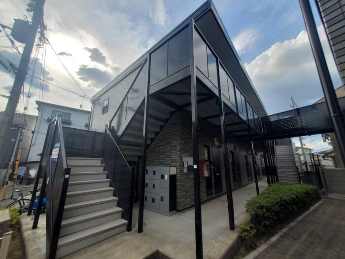 物件外観写真2　(エントランス部分)