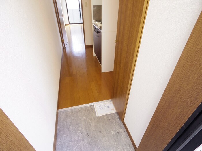 物件内観写真18　(玄関)