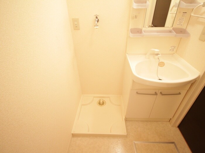 物件内観写真16　(洗濯機置場)