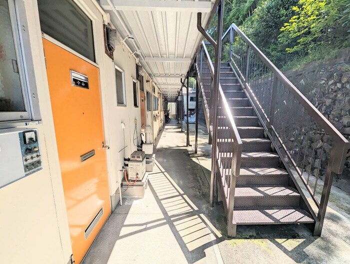 物件外観写真4　(エントランス部分)