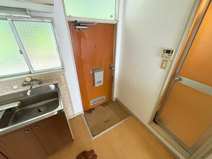 物件内観写真16　(玄関)