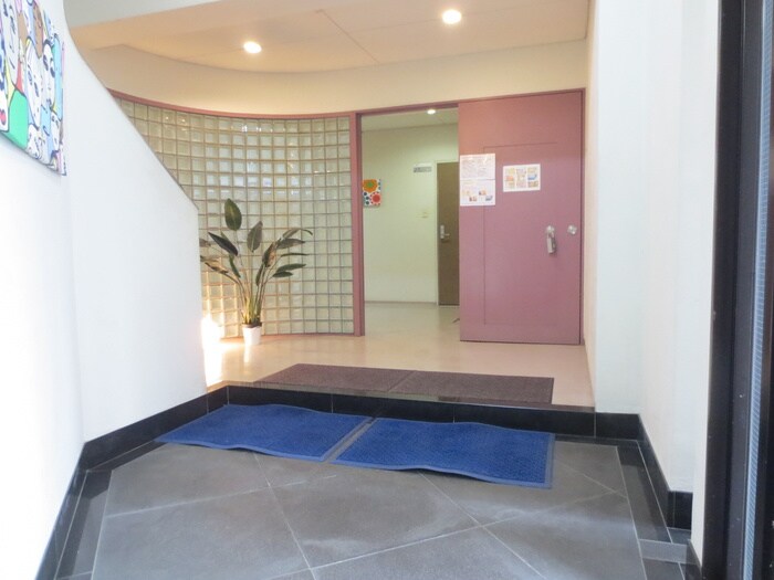 物件外観写真5　(エントランス部分)