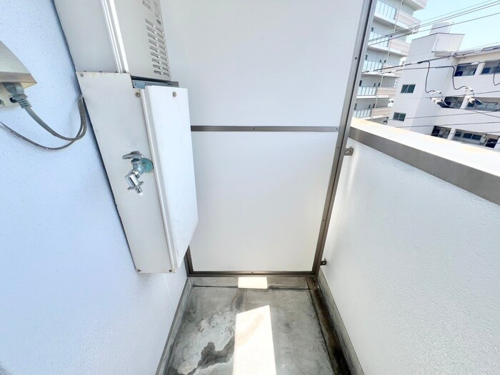 物件内観写真16　(洗濯機置場)