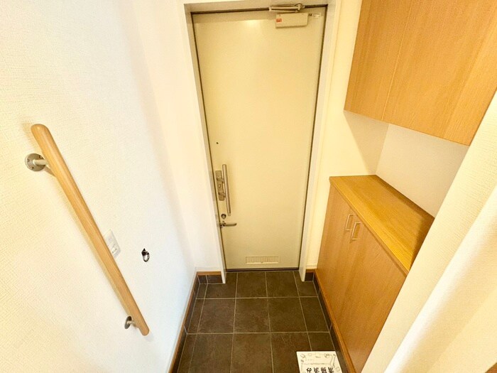 物件内観写真8　(玄関)
