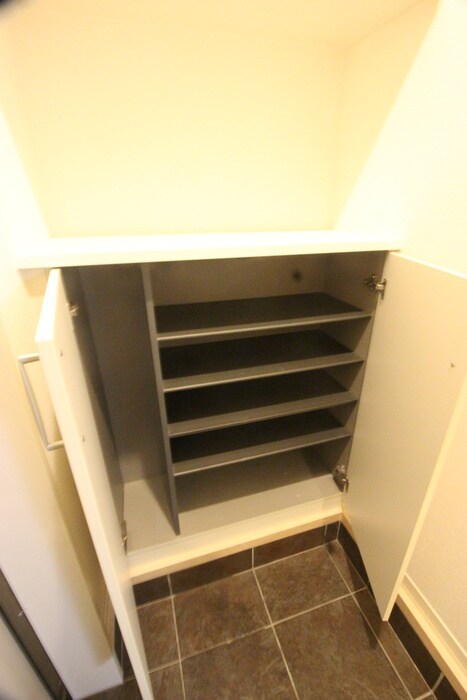 物件内観写真8　(靴箱)