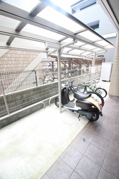 物件外観写真3　(駐輪場)