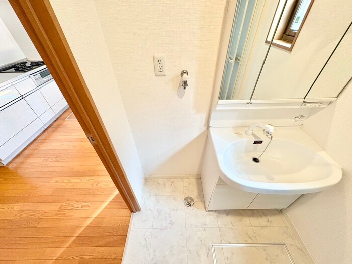 物件内観写真13　(洗濯機置場)