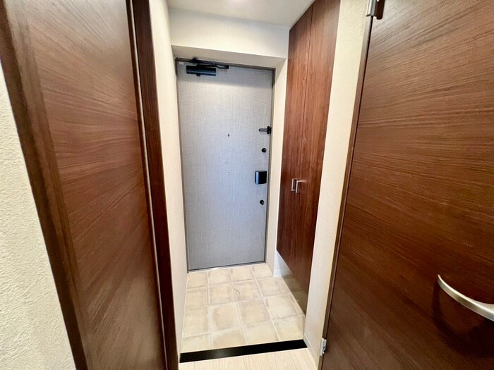 物件内観写真16　(玄関)