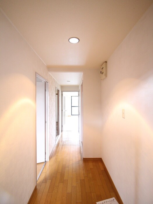 物件内観写真4　(廊下)