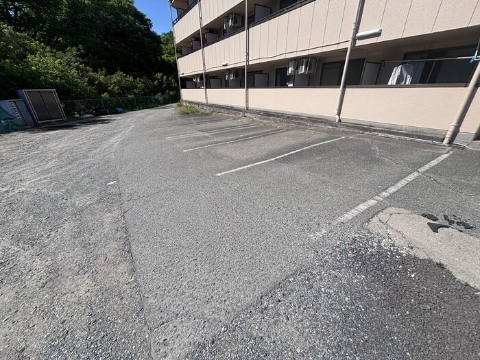 物件外観写真5　(駐車場)