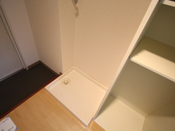 物件内観写真13　(洗濯機置場)