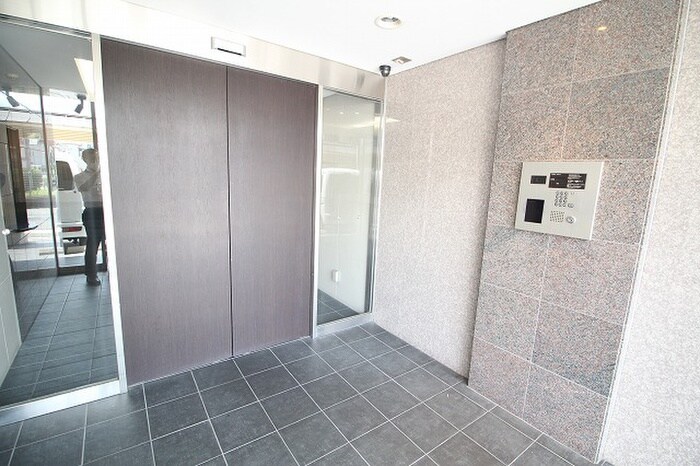 物件外観写真4　(エントランス部分)