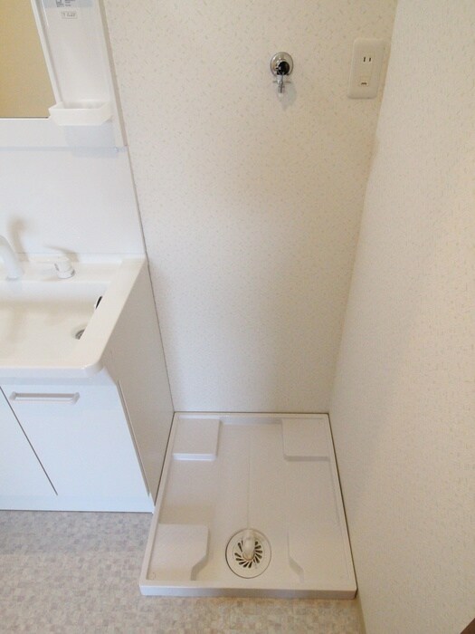 物件内観写真16　(洗濯機置場)