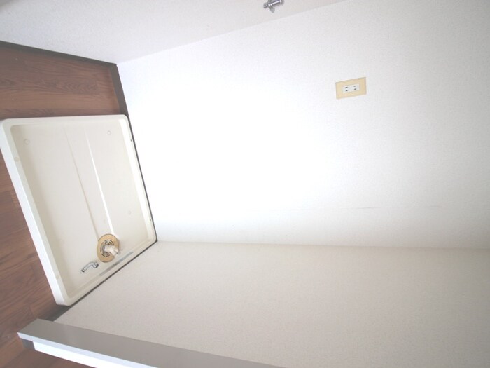 物件内観写真12　(洗濯機置場)