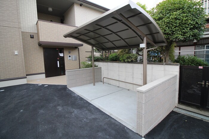 物件外観写真4　(駐輪場)