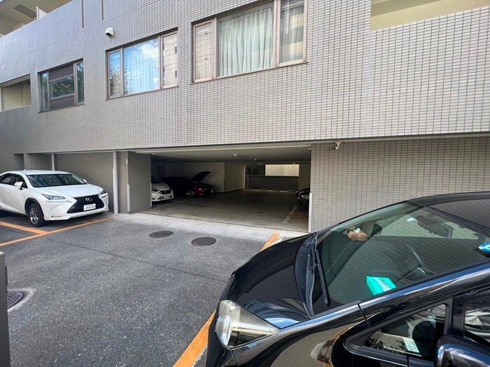 物件外観写真5　(駐車場)