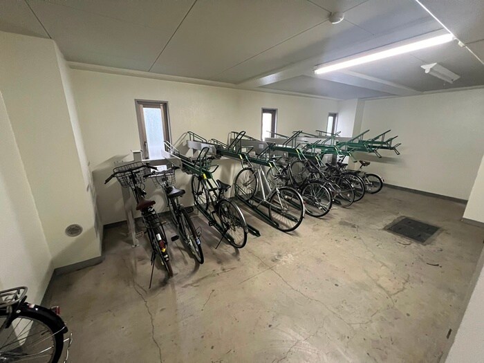 物件外観写真6　(駐輪場)