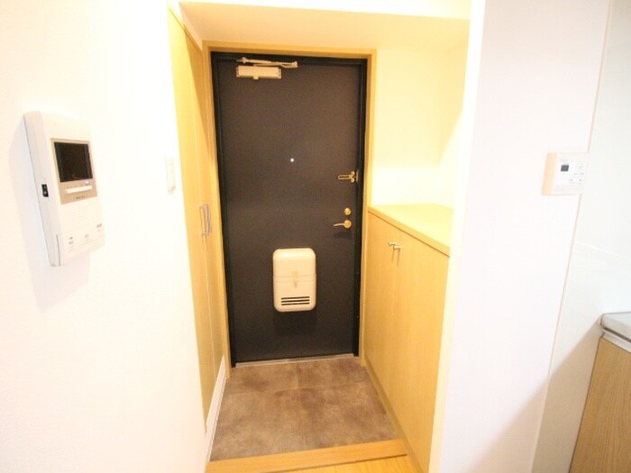 物件内観写真16　(玄関)
