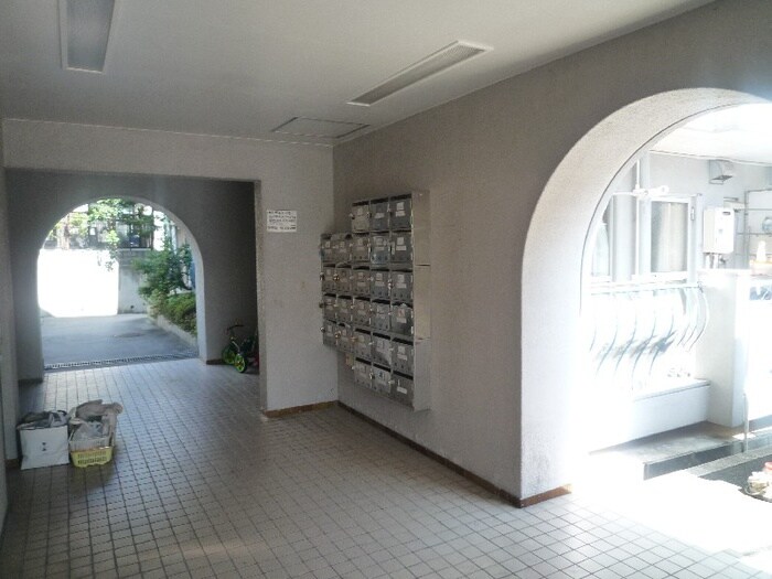 物件外観写真2　(エントランス部分)