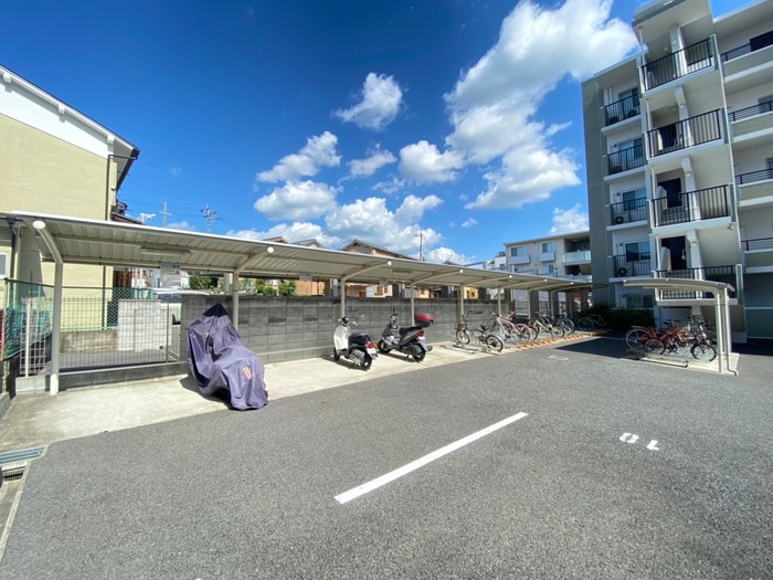 物件外観写真2　(駐輪場)
