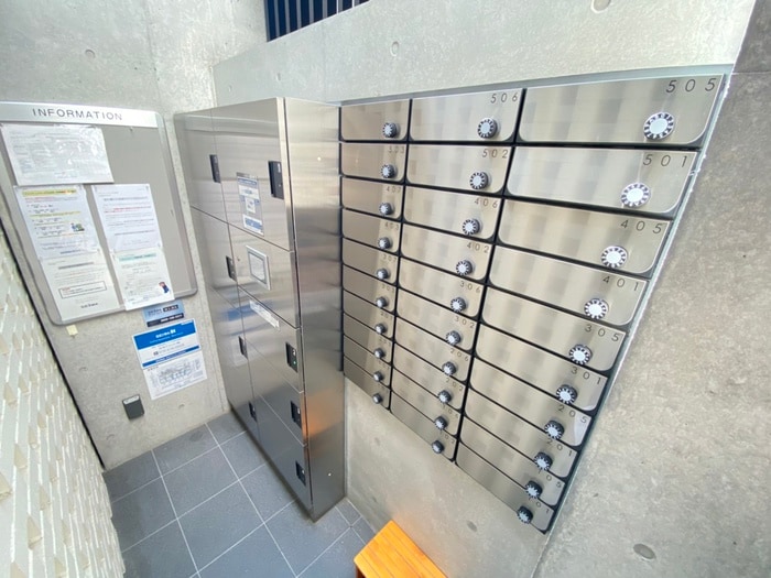 物件外観写真5　(エントランス部分)