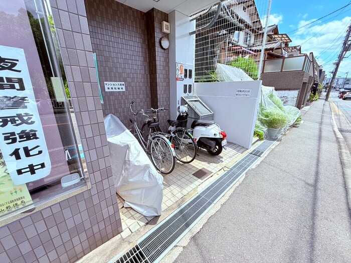 物件外観写真5　(駐輪場)