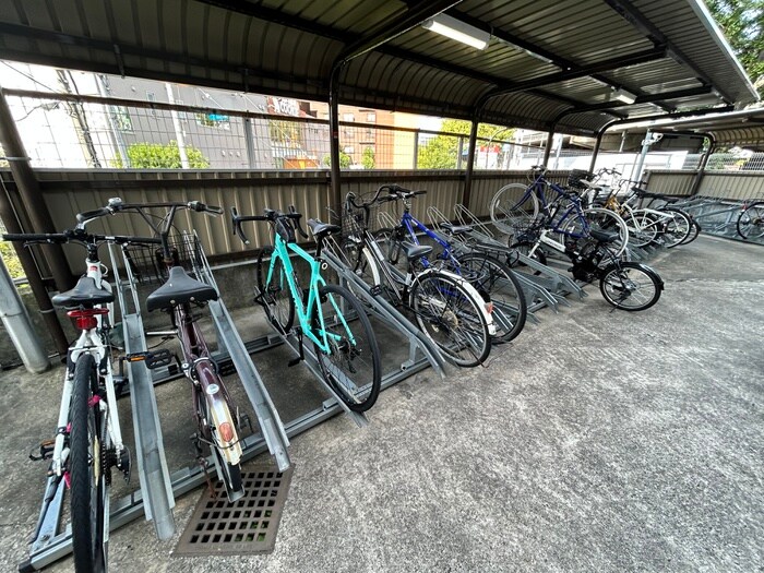 物件外観写真4　(駐輪場)