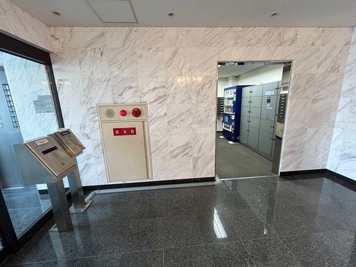 物件外観写真6　(エントランス部分)