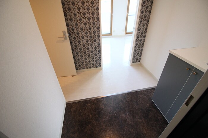 物件内観写真10　(玄関)