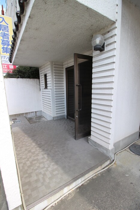 物件外観写真4　(エントランス部分)