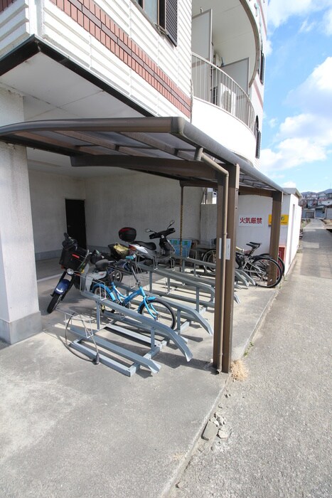 物件外観写真5　(駐輪場)