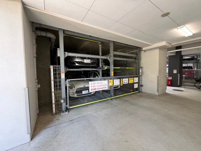 物件外観写真4　(駐車場)