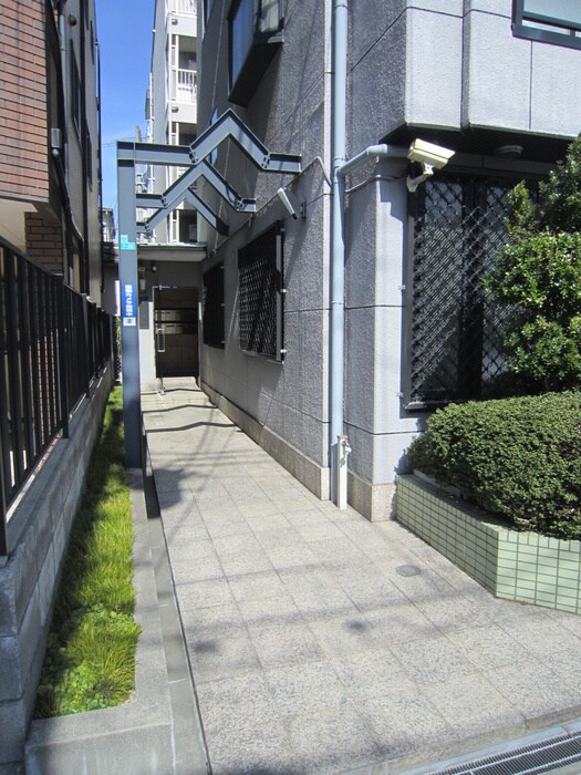 物件外観写真4　(エントランス部分)