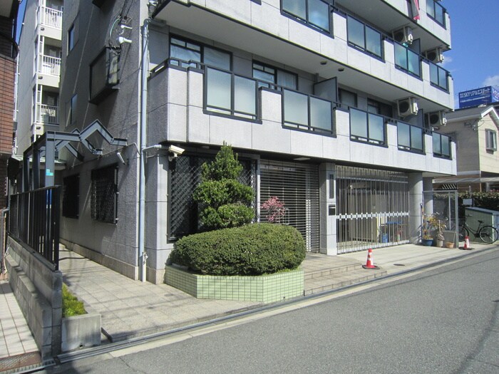 物件外観写真5　(エントランス部分)