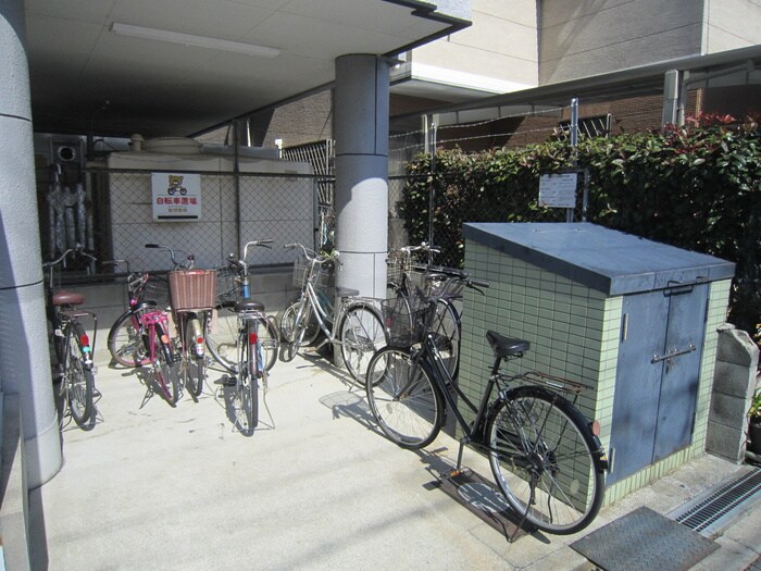 物件外観写真6　(駐輪場)