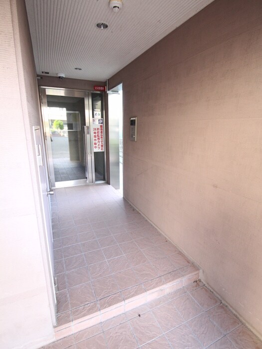 物件外観写真5　(エントランス部分)