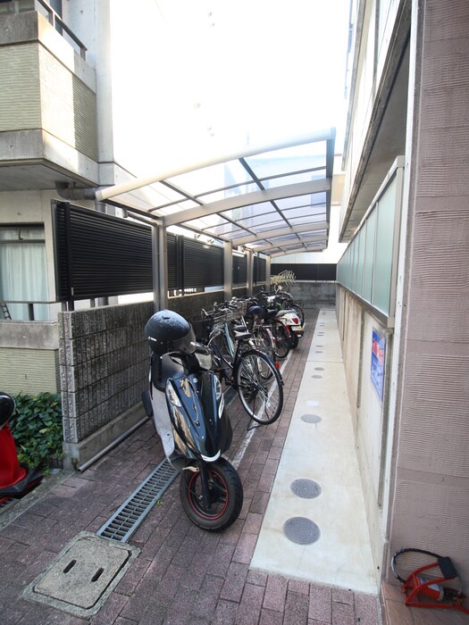 物件外観写真6　(駐輪場)