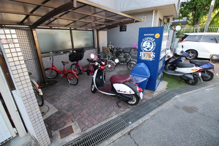 物件外観写真3　(駐輪場)