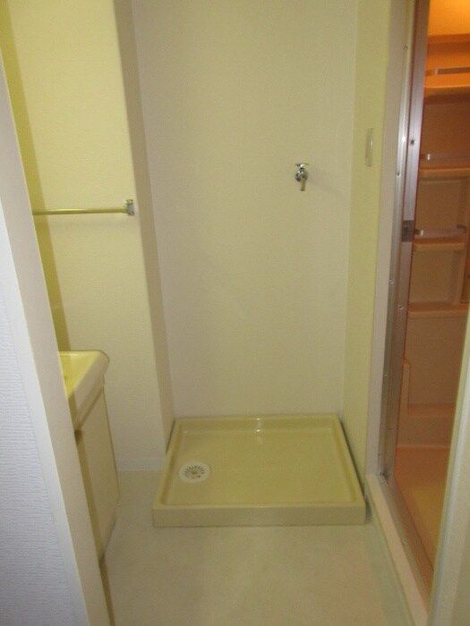 物件内観写真14　(洗濯機置場)