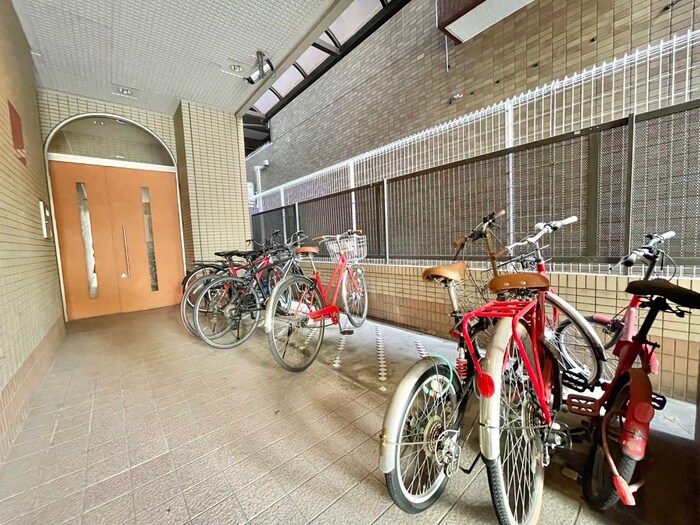 物件外観写真3　(駐輪場)