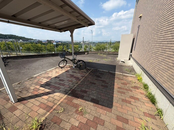 物件外観写真5　(駐輪場)