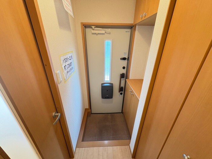 物件内観写真16　(玄関)