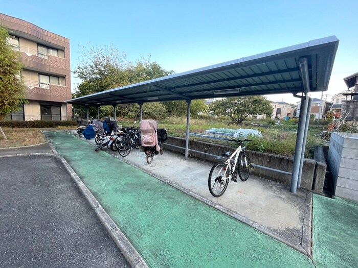 物件外観写真5　(駐輪場)