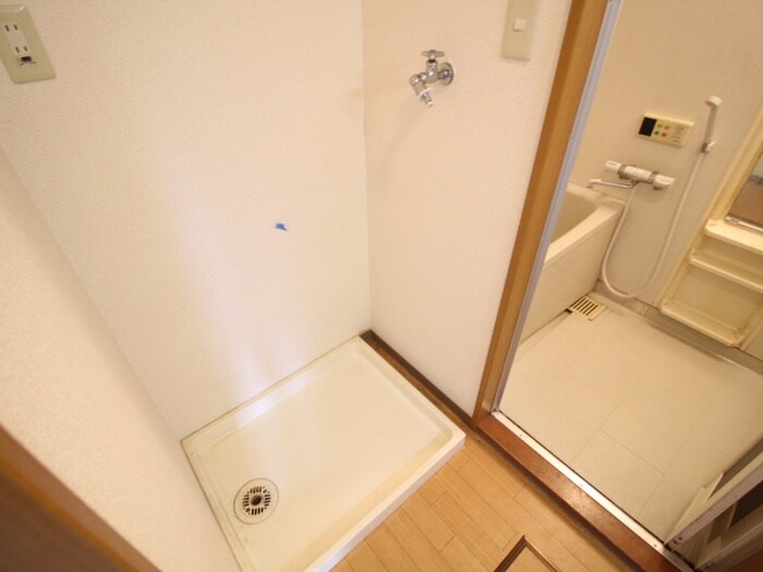 物件内観写真11　(洗濯機置場)