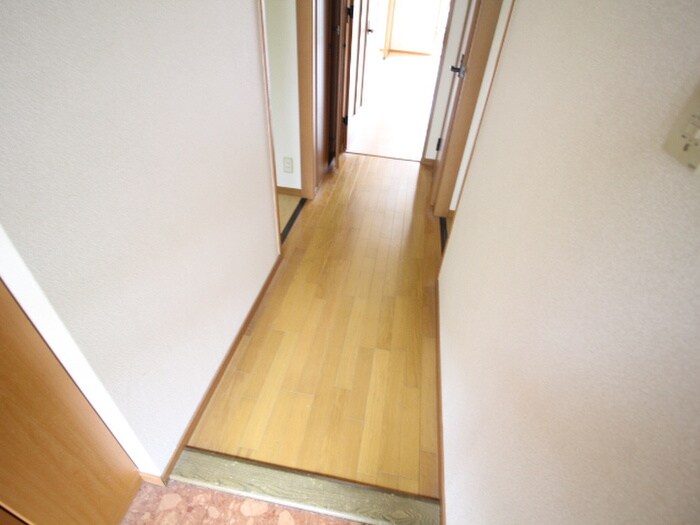 物件内観写真18　(廊下)