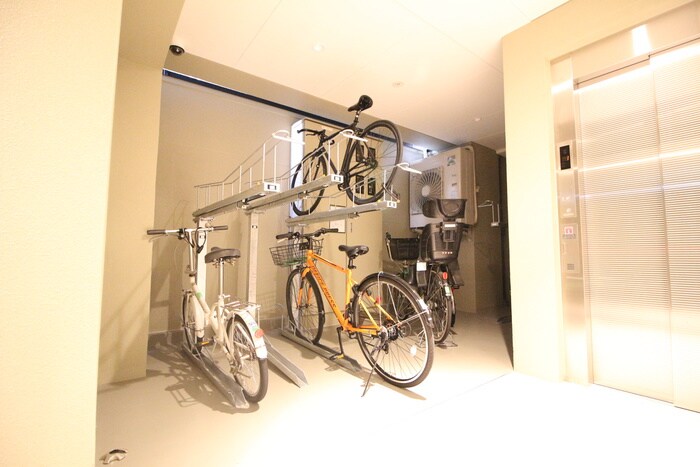 物件外観写真4　(駐輪場)