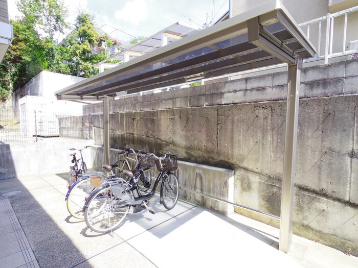 物件外観写真3　(駐輪場)