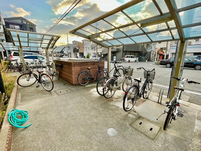 物件外観写真4　(駐輪場)