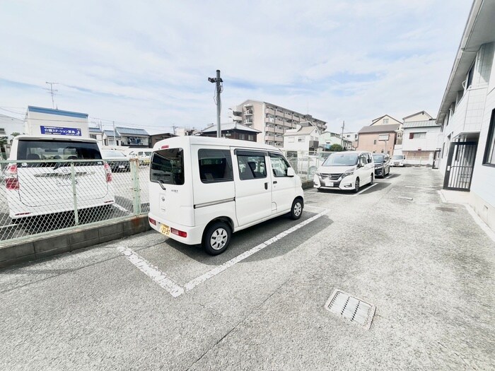 物件外観写真4　(駐車場)
