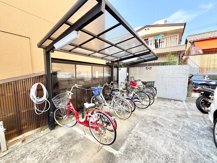 物件外観写真5　(駐輪場)